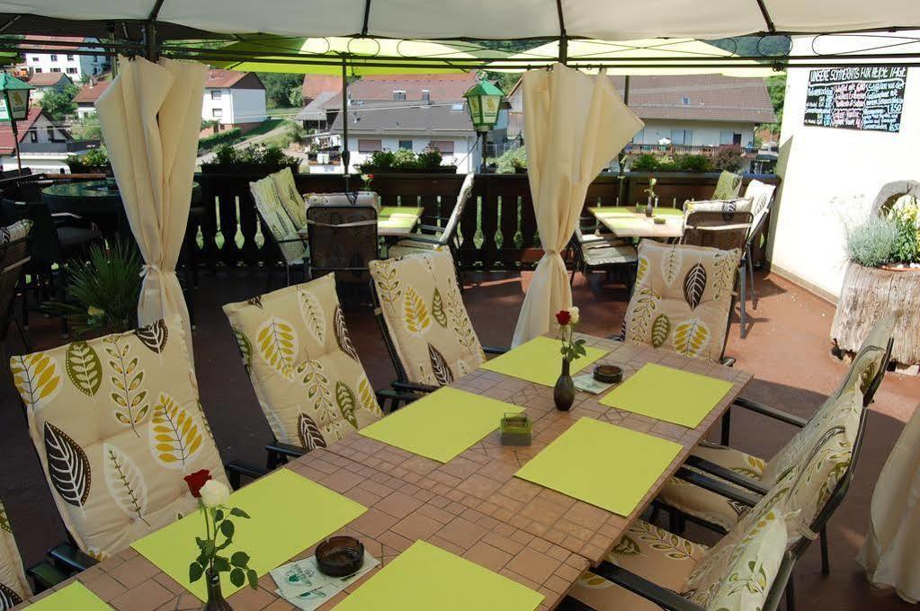 Hotel Gruener Baum Mit Restaurant & Wellness Oberzent Extérieur photo